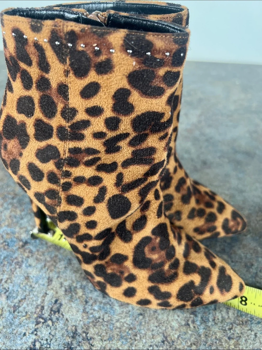 Charles by Charles David Leopard Print Pointed-Toe Ankle Booties Size 5.5